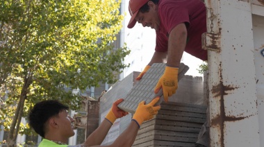 Veredas a la Obra: la Municipalidad de La Plata comenzó con la entrega de baldosas a frentistas