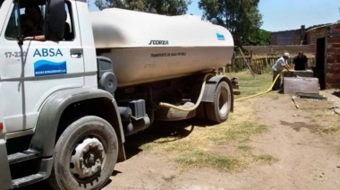 Continúa el Plan de Contingencia con camiones cisterna para asistir con agua a vecinos y vecinas de La Plata