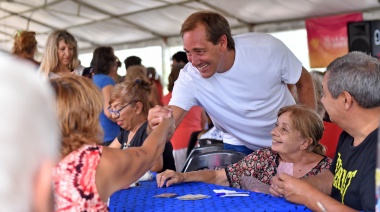 Garro visitó a vecinos que participaron de la Colonia de la Tercera Edad y destacó que "es el resultado de un trabajo enorme"