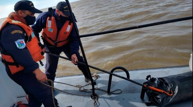 Encontraron muerto a un hombre junto a un bolso con 37 kilos de cocaína dentro de una embarcación a la altura de Ensenada