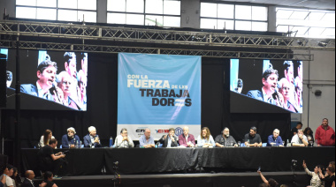 De cara a la elección de octubre, Kicillof encabezó un acto con las dos CTA en La Plata