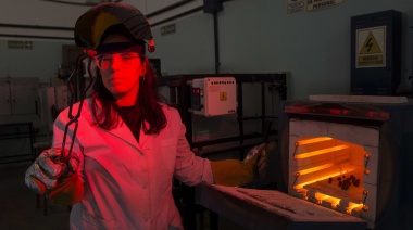 Dos universidades públicas lograron crear nuevos materiales sustentables con arcillas y aserrín