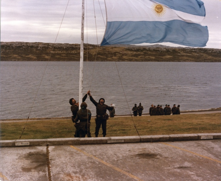 No a Milei: “Por los pibes de Malvinas que jamás olvidaremos”