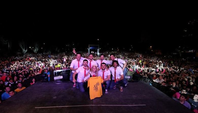 Miles de jóvenes celebraron el Día de la Primavera en los parques de la ...