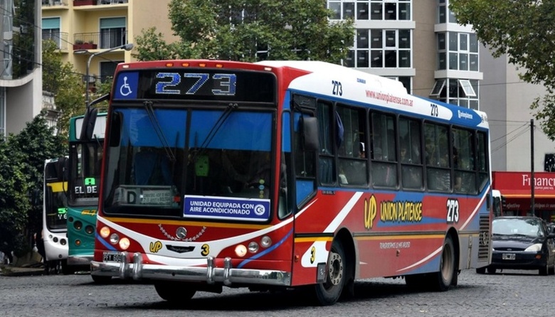 Las empresas de micros de La Plata reducen los servicios en reclamo del ...