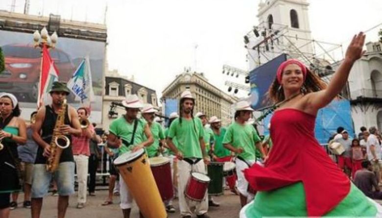 Fiesta en Plaza de Mayo en los festejos por el aniversario de la ...