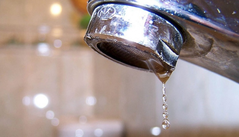 Persisten los problemas de agua en varias localidades de La Plata y ...