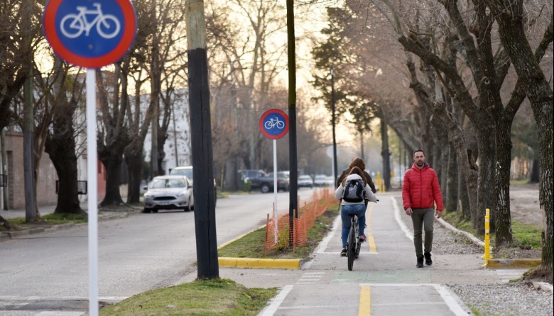 Garro opened the Linear Park in Tolosa, which stretches over Calle 3 from 522 to 528