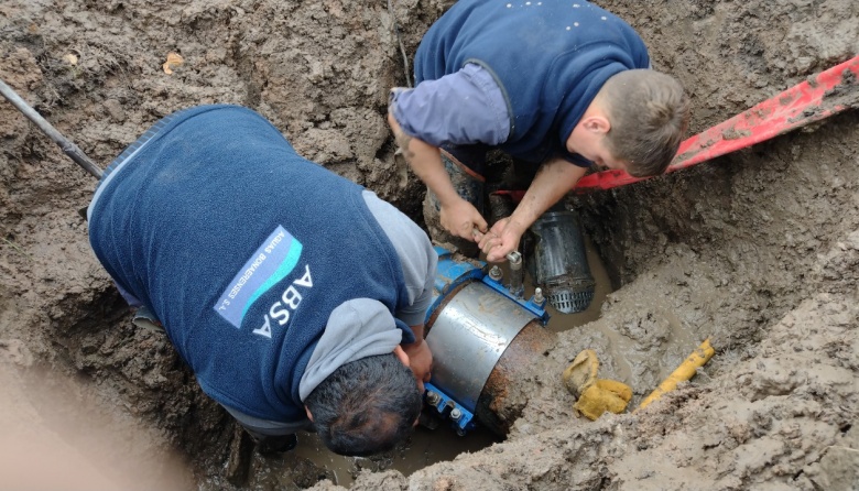 ABSA trabaja en la reparación de un acueducto en Villa Elvira - Info ...