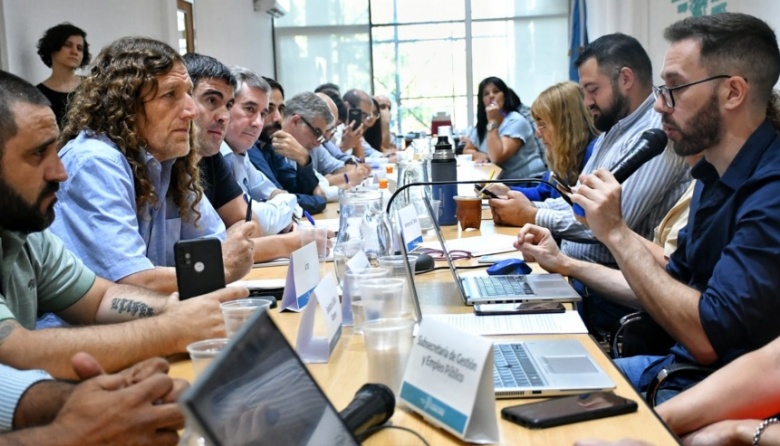La Provincia ofreció un 40 % de aumento salarial a los estatales - Info ...