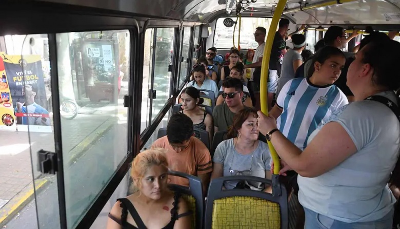 La UTA confirmó el paro de micros para este martes y la medida afectará ...