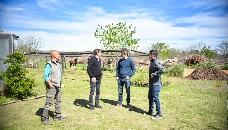 Julio Garro firmó un convenio con HTH Arquitectura en beneficio del Parque Ecológico de La Plata