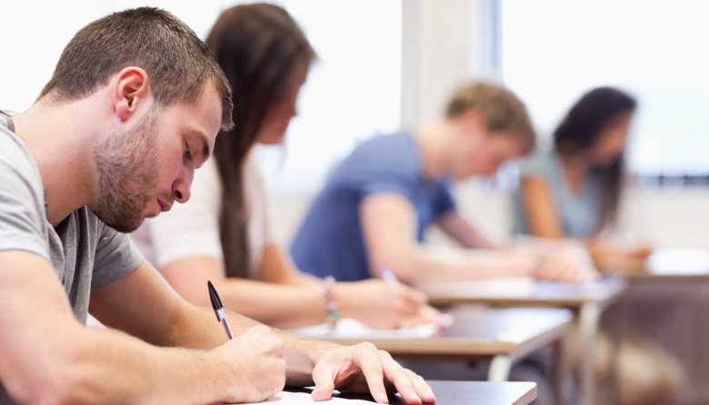Más de 400 estudiantes de la provincia terminaron sus estudios en las instituciones gratuitas que ofrece el SOSBA