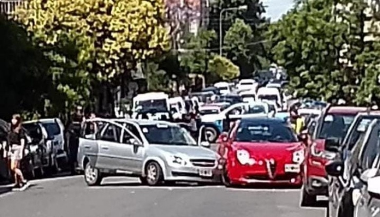 Dos automovilistas protagonizaron un choque en pleno centro de La Plata ...