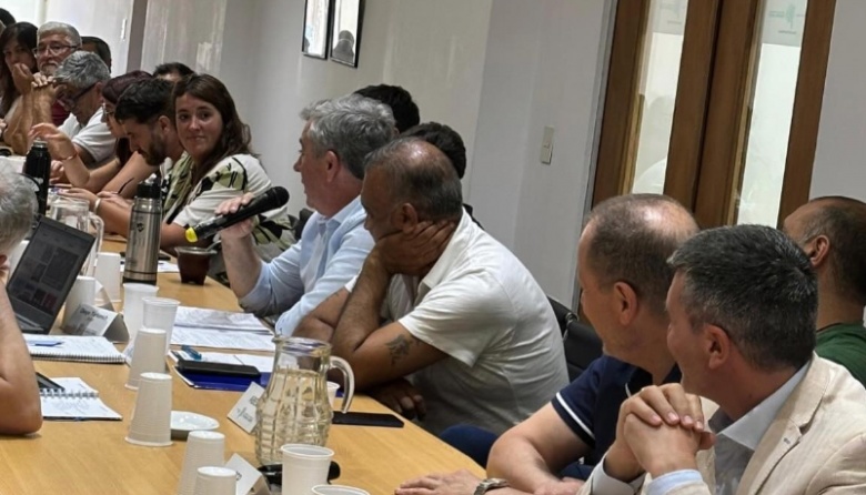 Un sector de los estatales pidió a la Provincia que convoque a ...
