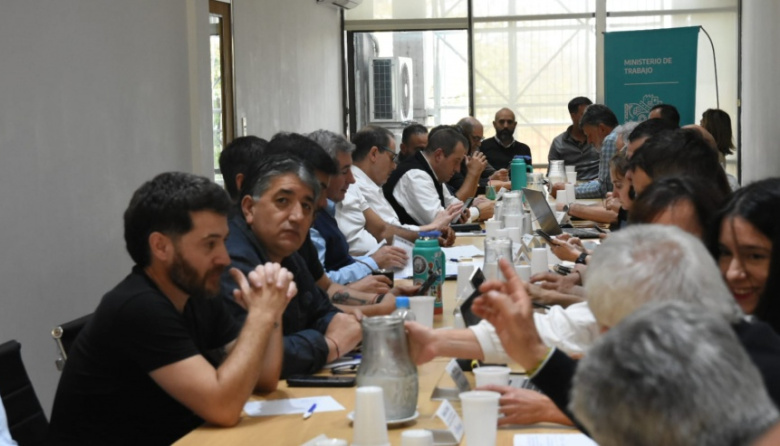 La Provincia convocó a paritarias a estatales y docentes - Info Blanco ...