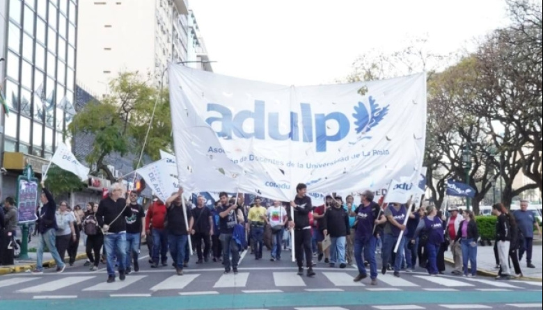 Los docentes universitarios de La Plata convocaron a un paro de 72 ...