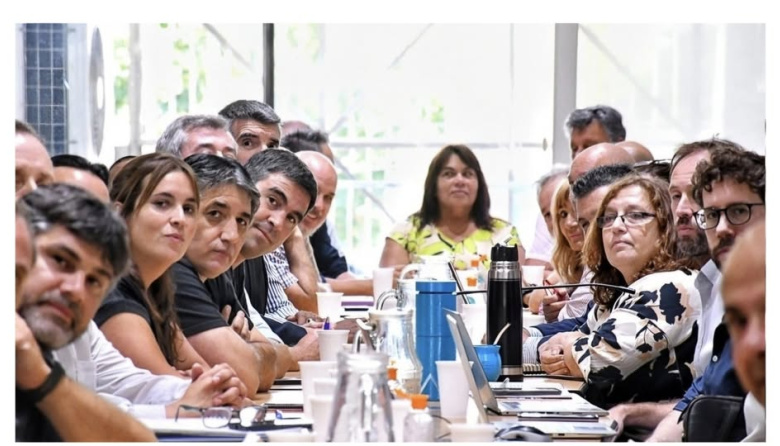 Durante la reunión paritaria con la Provincia, los estatales pidieron ...