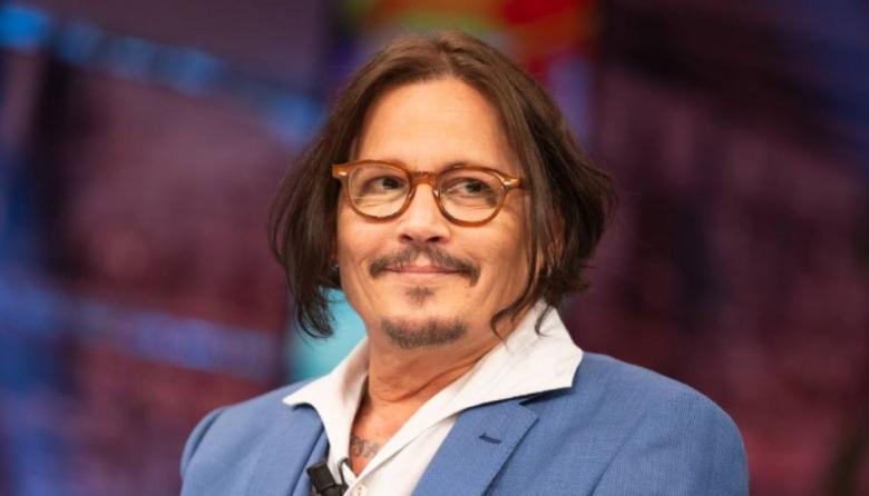 Johnny Segui Seguí en vivo la visita de Johnny Depp a La Plata - Info Blanco Sobre Negro