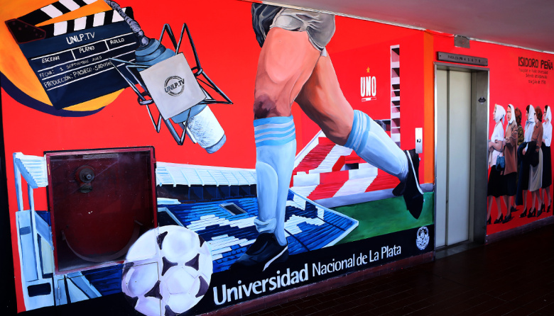 En La Plata presentaron el "Mural por el Centenario de los Medios Universitarios": arte para la memoria colectiva