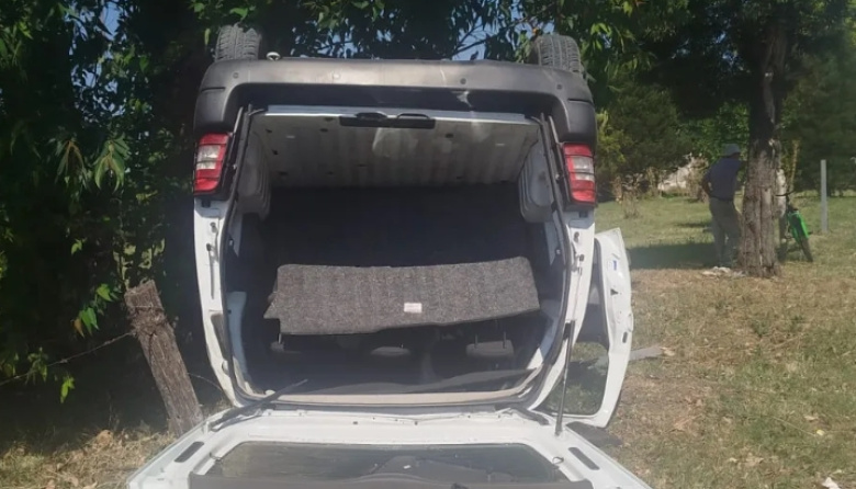 Un joven volcó con su camioneta en Melchor Romero