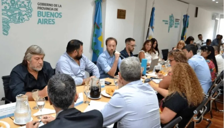 La Provincia se volvió a reunir con gremios docentes y estatales ...