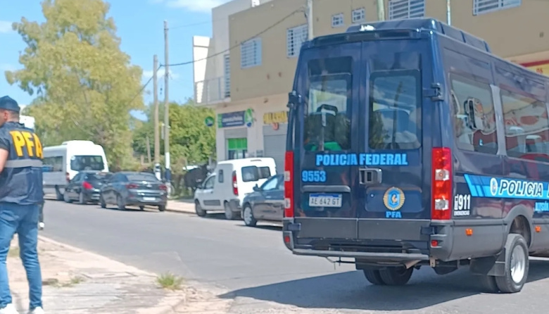La Policía Federal allanó la feria paraguaya de Villa Elvira