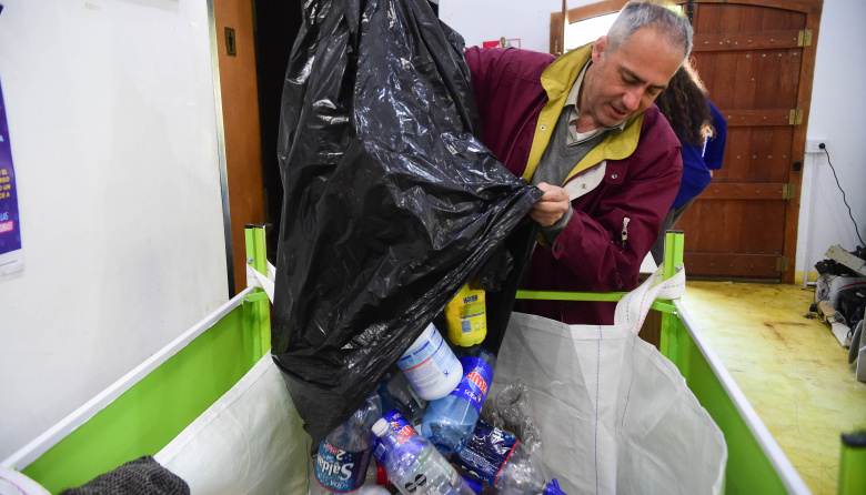 Avanza la implementación de un programa para reducir la generación de residuos plásticos en La Plata