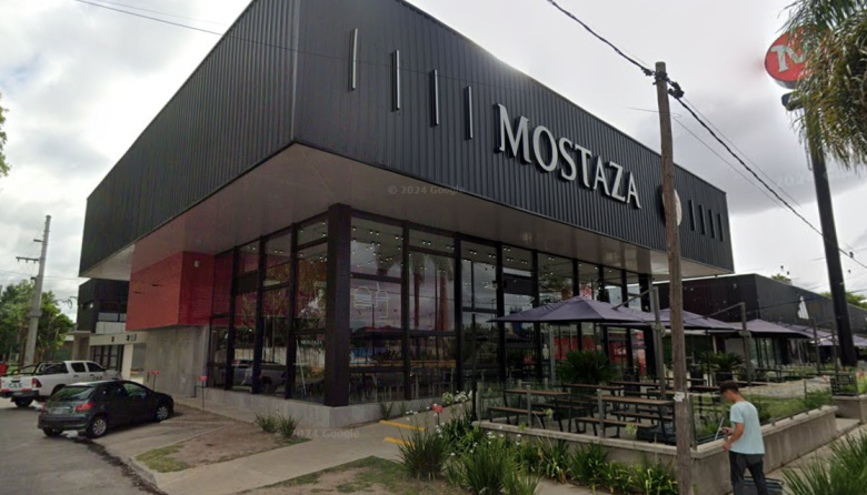 Clausuraron el local de Mostaza ubicado en Camino Centenario y 512 de La Plata