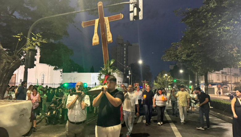 El arzobispo de La Plata encabezó el tradicional Viacrucis por la Paz
