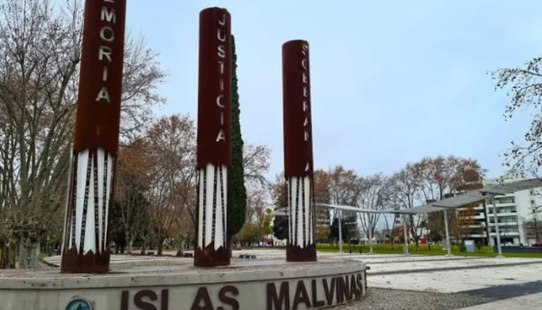 Cruces y debate en La Plata por una "marcha de antorchas" que recordará la partida de soldados a la Guerra de  Malvinas