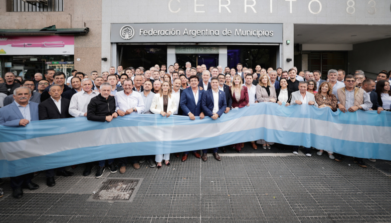Kicillof se reunió con intendentes que reclamaron frente al Ministerio de Economía por obras paralizadas y fondos adeudados