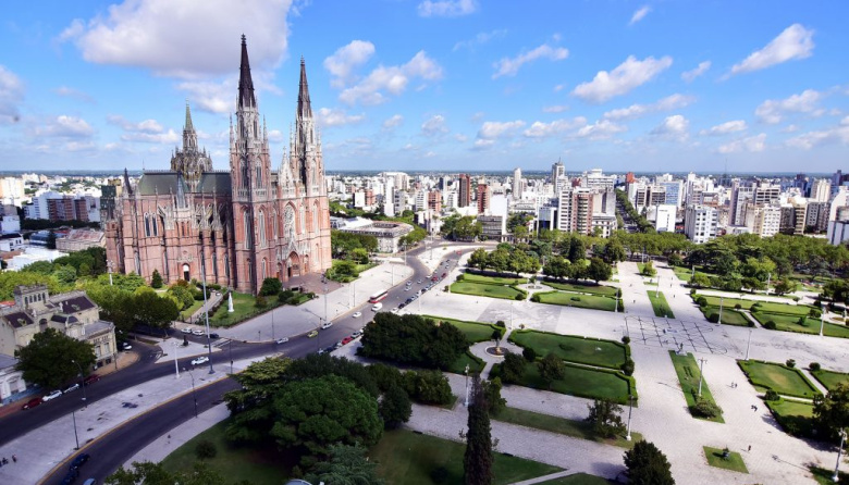 Feriado en La Plata: qué pasa con residuos, estacionamiento y atención municipal