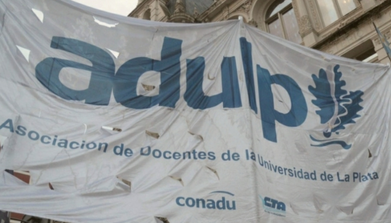 Comenzó la semana de paro de los docentes universitarios de La Plata