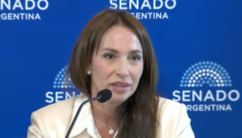 Quién es María Verónica Michelli, la cuñada de Hugo Alconada Mon que abrió otra grieta libertaria