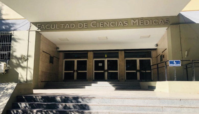 Polémica en Medicina por el retiro de los puestos de venta ubicados frente a la facultad