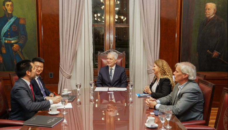 Alak recibió al CEO de Huawei y acordaron avanzar en el desarrollo de "ciudades seguras e inteligentes"