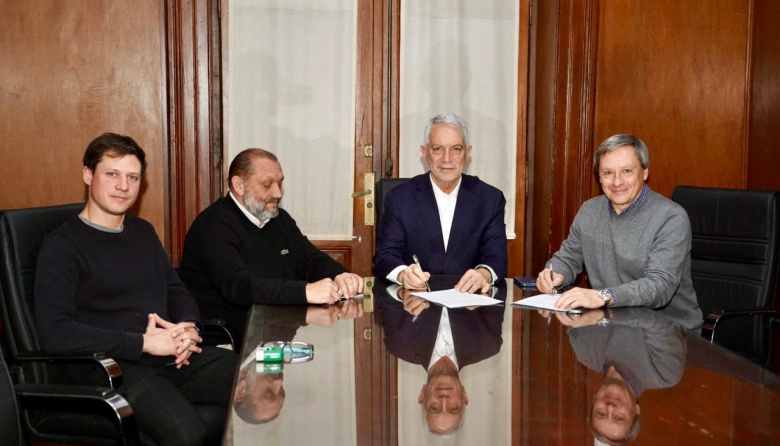 Alak firmó el contrato para la segunda etapa de puesta en valor del Coliseo Podestá