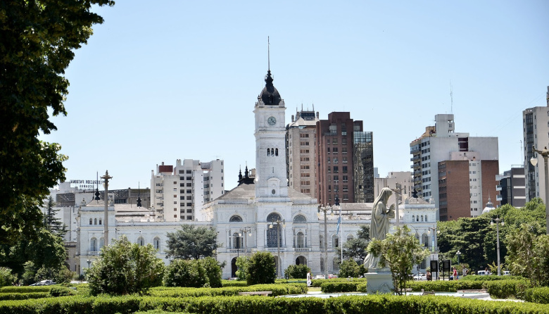 Funcionamiento de los servicios municipales en La Plata durante el feriado del lunes