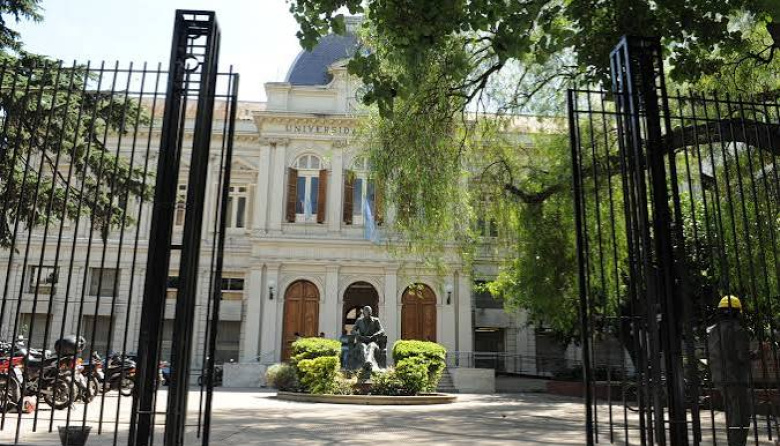 Gremios universitarios realizarán un banderazo frente al Rectorado de La Plata
