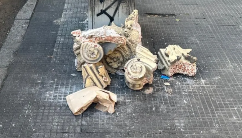 Se cayó un pedazo de mampostería de un balcón y causó pánico entre los vecinos