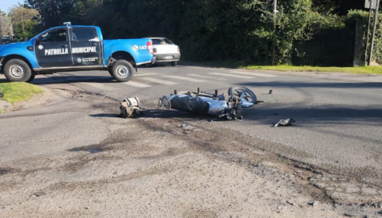 Falleció un motociclista de 47 años luego de chocar con una camioneta en City Bell