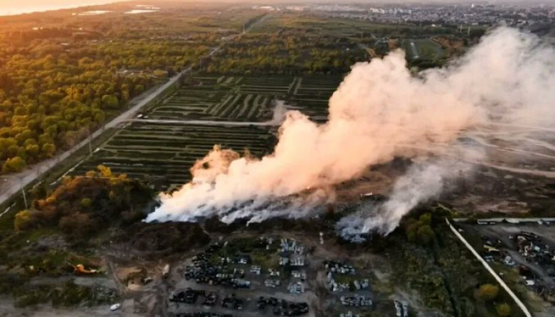 Un incendio en Sarandí afectó la visibilidad en la Autopista Buenos Aires La Plata