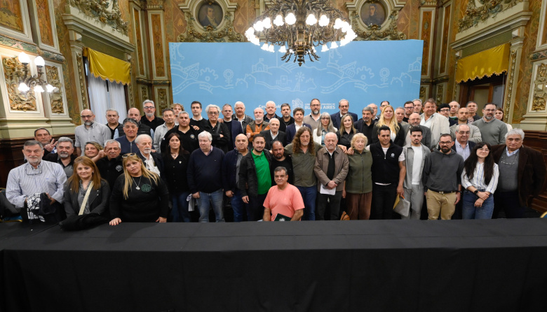 En La Plata, Kicillof defendió al sector nuclear y cuestionó el ajuste nacional