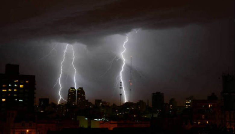 Atención: elevaron a "'naranja" el nivel de alerta por tormentas en La Plata
