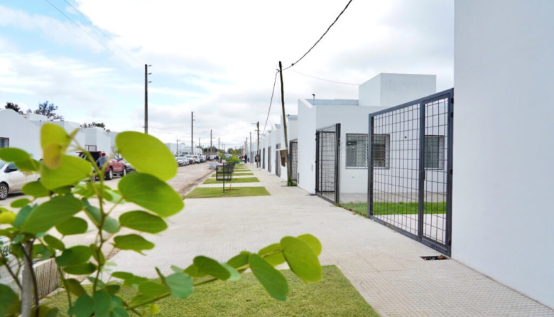 La Provincia terminó el proyecto habitacional de Melchor Romero que incluye 175 casas