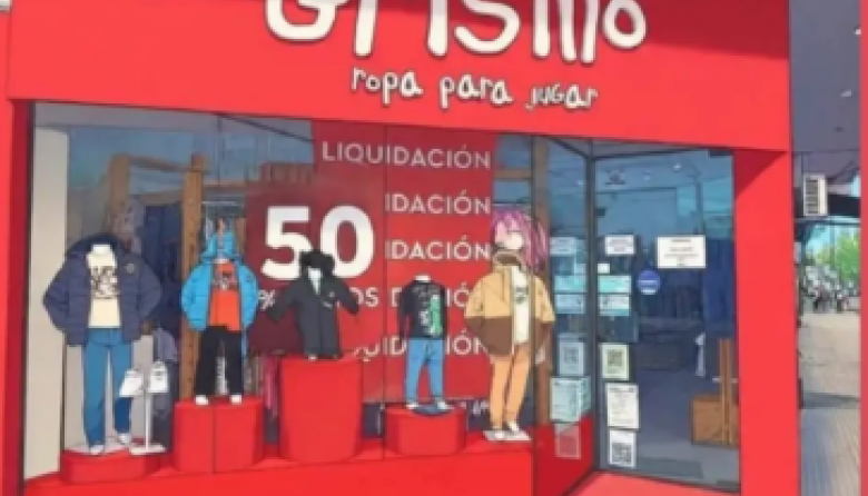 Cierra un local de ropa infantil y lanzó un 40% de descuento en la línea de verano