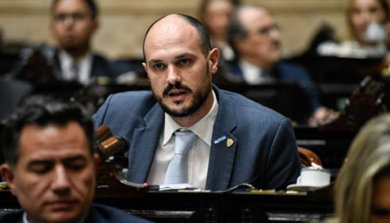Un diputado libertario presentará su libro "Dios, Patria y Familia" en La Plata