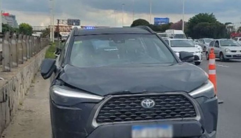 Un motociclista chocó contra el auto de Nancy Pazos y debió ser hospitalizado