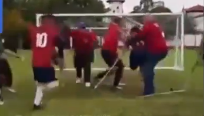 Escándalo en fútbol para amputados: una final terminó en una batalla a golpes y muletazos